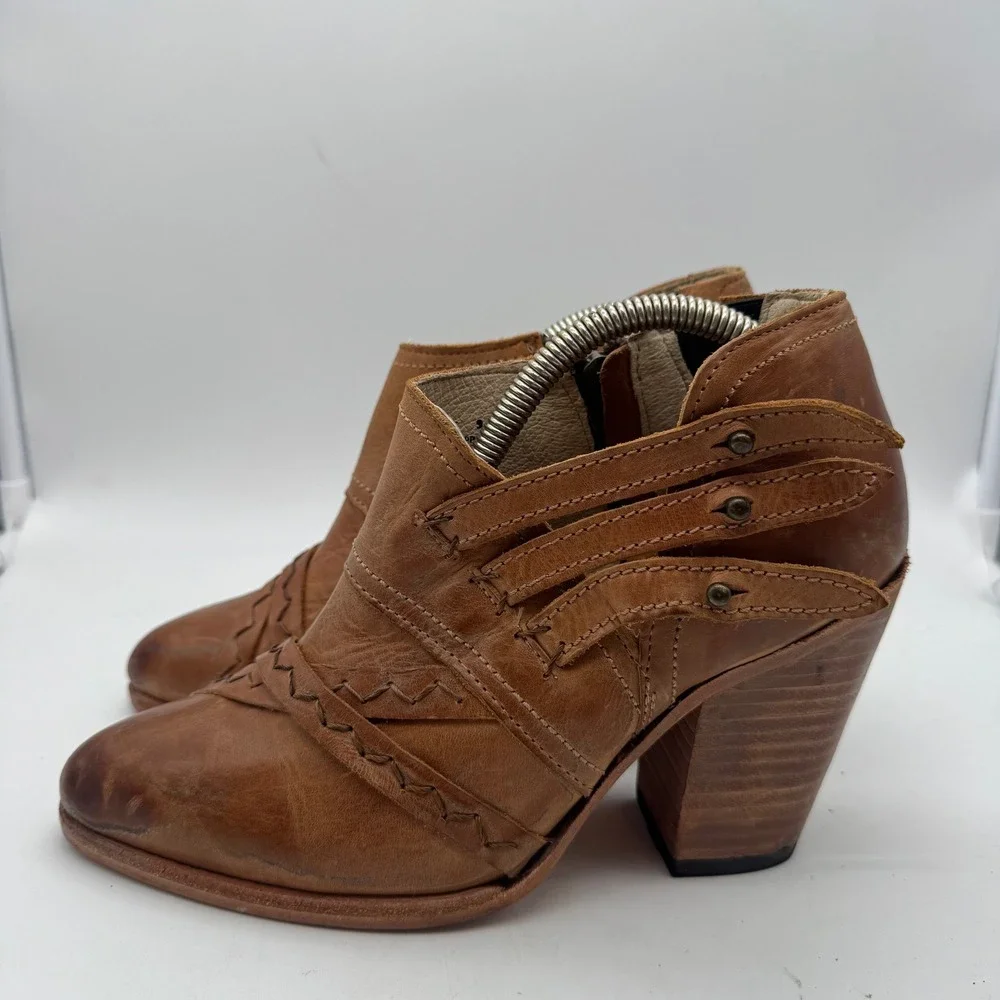 Freebird by Steven Boots Women 9 Tan‎ Gate Distressed Western Ankle Bootie